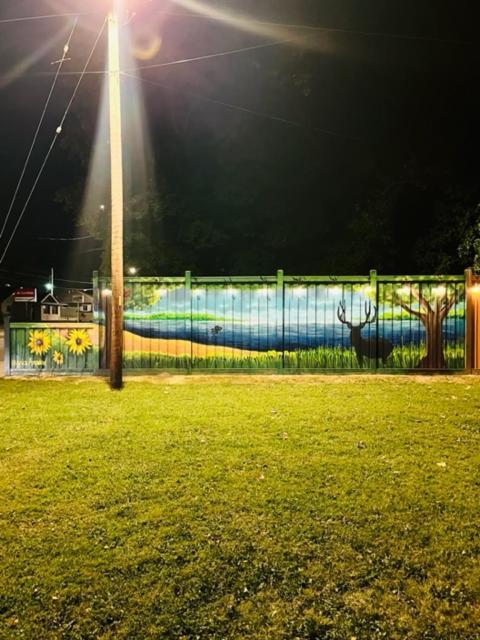 Benton Motel Bagian luar foto