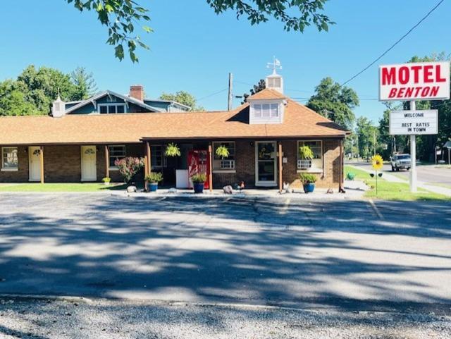 Benton Motel Bagian luar foto